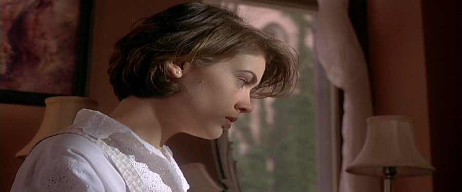charmed-online-dot-net_EmbraceOfTheVampire3193.jpg