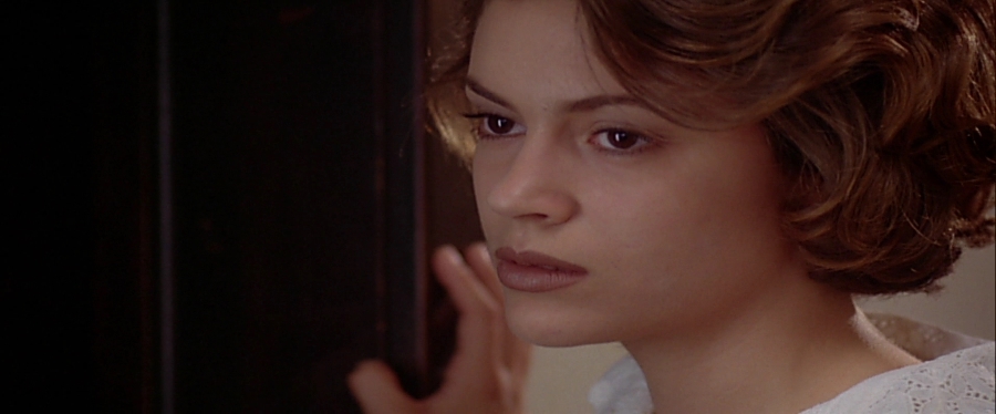 charmed-online-dot-net_EmbraceOfTheVampire3401.jpg