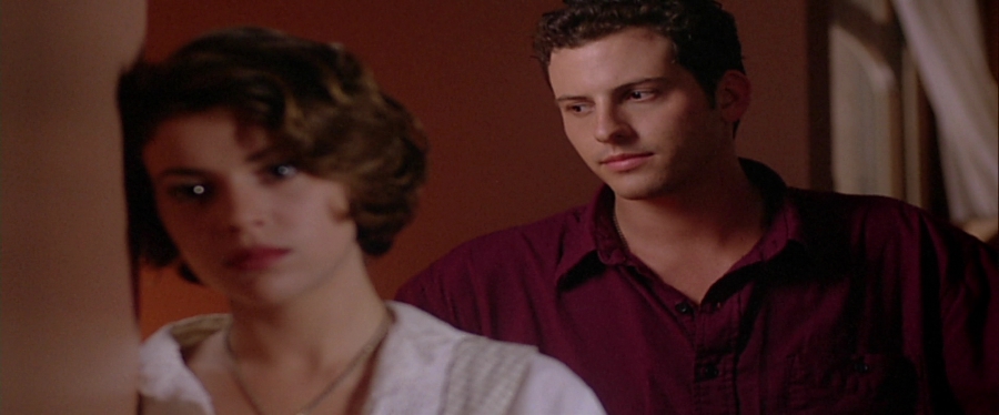 charmed-online-dot-net_EmbraceOfTheVampire3665.jpg