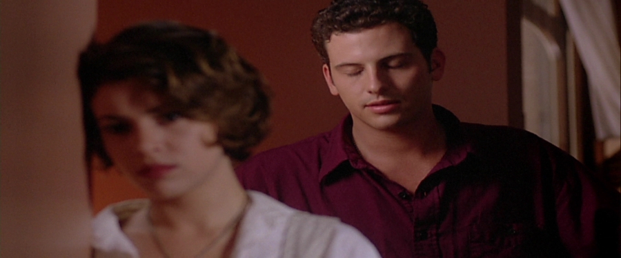 charmed-online-dot-net_EmbraceOfTheVampire3681.jpg