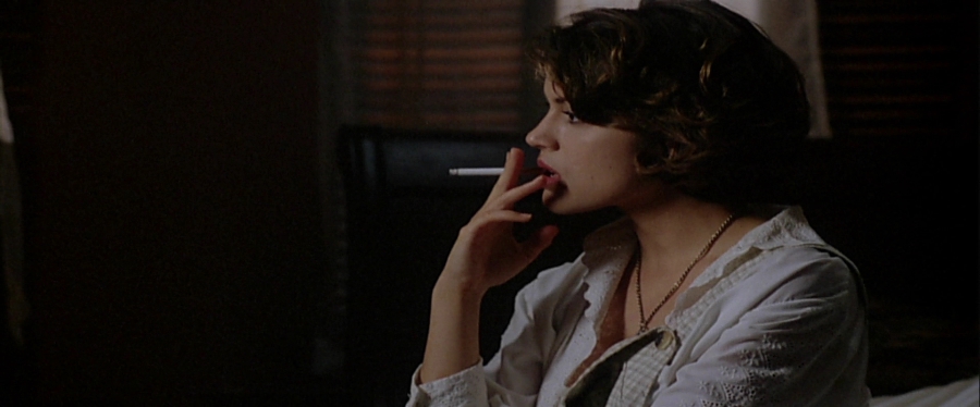 charmed-online-dot-net_EmbraceOfTheVampire3829.jpg