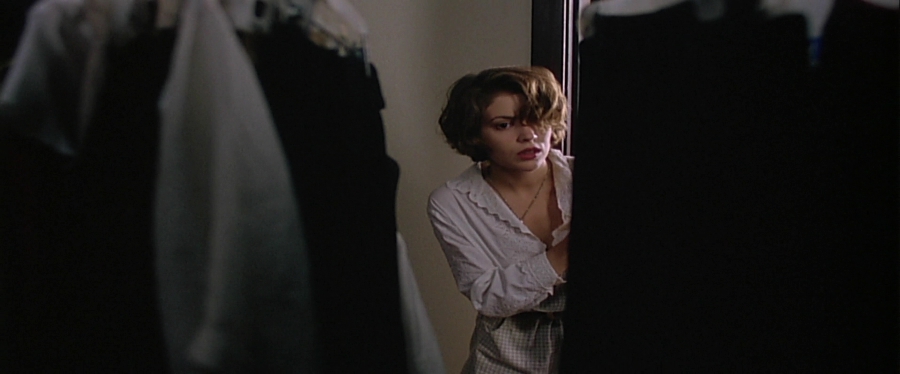 charmed-online-dot-net_EmbraceOfTheVampire3839.jpg