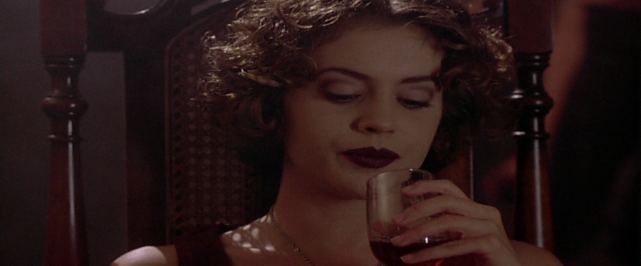 charmed-online-dot-net_EmbraceOfTheVampire3945.jpg