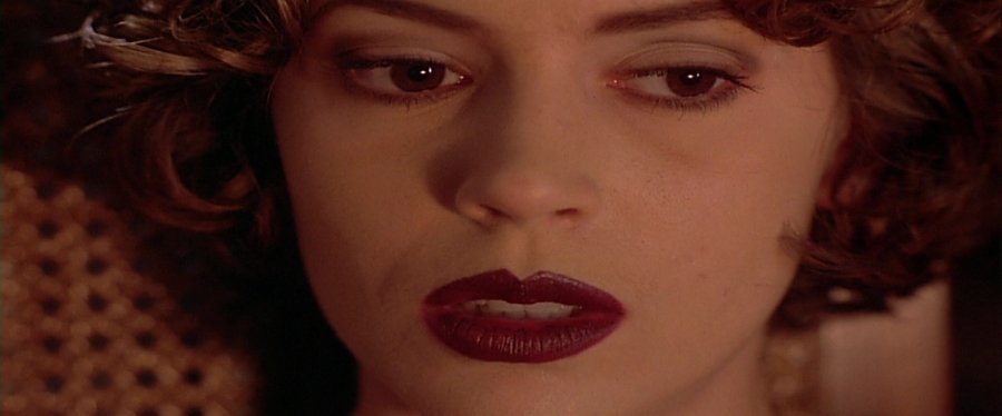 charmed-online-dot-net_EmbraceOfTheVampire3964.jpg
