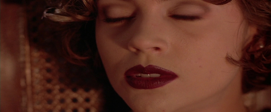 charmed-online-dot-net_EmbraceOfTheVampire4010.jpg