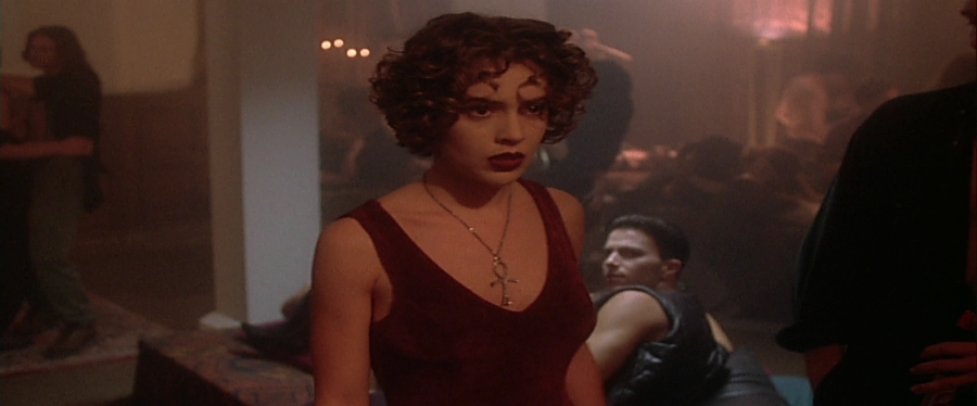 charmed-online-dot-net_EmbraceOfTheVampire4041.jpg