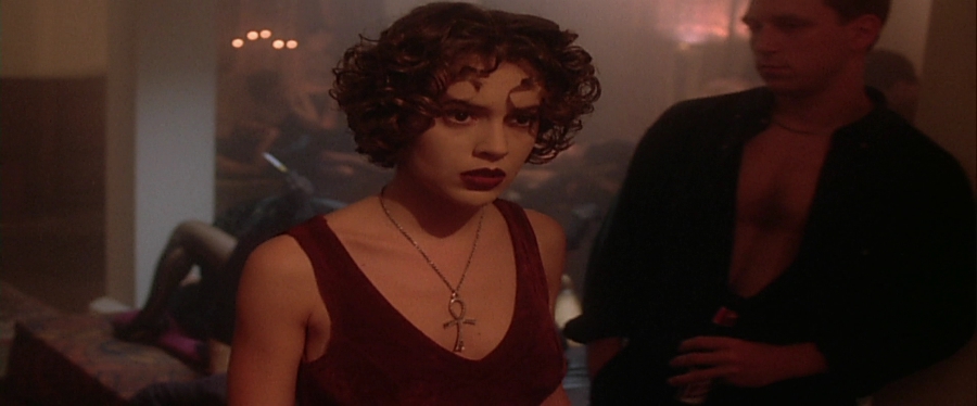 charmed-online-dot-net_EmbraceOfTheVampire4042.jpg