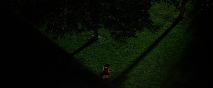 charmed-online-dot-net_EmbraceOfTheVampire4206.jpg