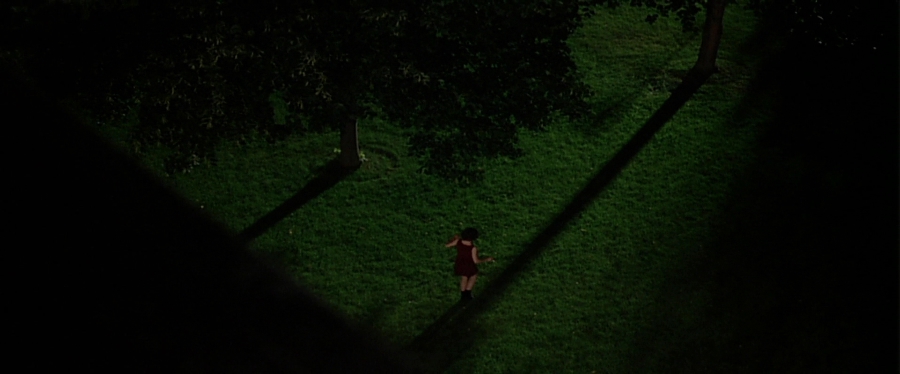 charmed-online-dot-net_EmbraceOfTheVampire4208.jpg