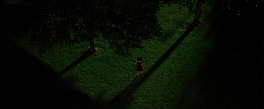 charmed-online-dot-net_EmbraceOfTheVampire4210.jpg