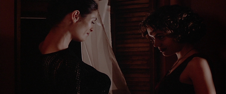 charmed-online-dot-net_EmbraceOfTheVampire4430.jpg