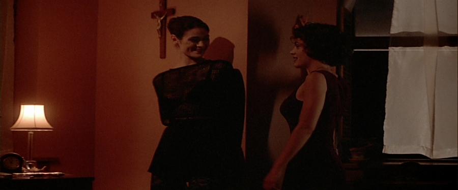 charmed-online-dot-net_EmbraceOfTheVampire4445.jpg
