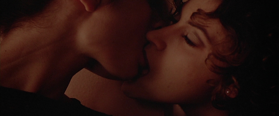 charmed-online-dot-net_EmbraceOfTheVampire4487.jpg