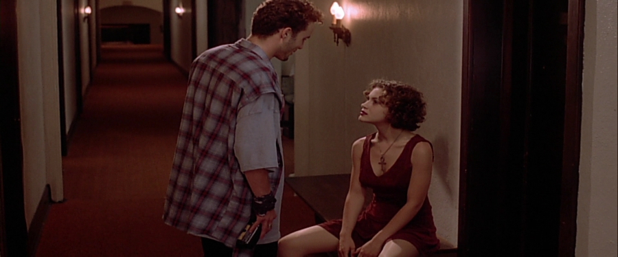 charmed-online-dot-net_EmbraceOfTheVampire4516.jpg