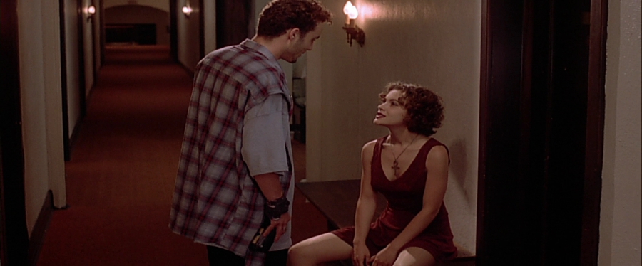 charmed-online-dot-net_EmbraceOfTheVampire4517.jpg