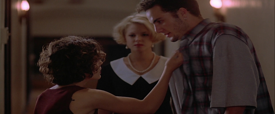 charmed-online-dot-net_EmbraceOfTheVampire4539.jpg