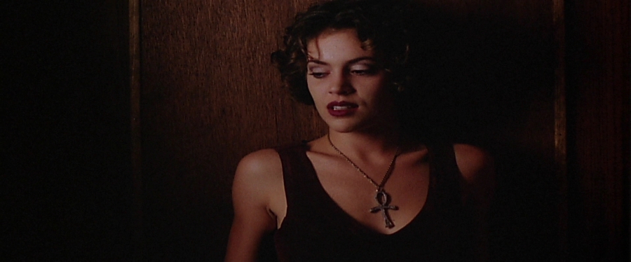 charmed-online-dot-net_EmbraceOfTheVampire4591.jpg