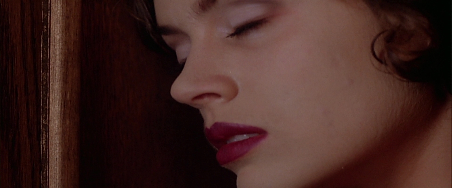 charmed-online-dot-net_EmbraceOfTheVampire4659.jpg