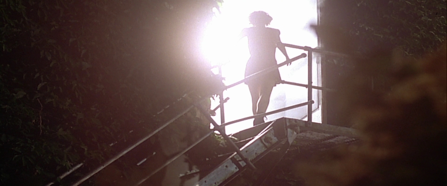 charmed-online-dot-net_EmbraceOfTheVampire4814.jpg