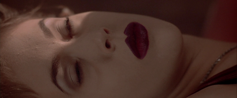 charmed-online-dot-net_EmbraceOfTheVampire4958.jpg