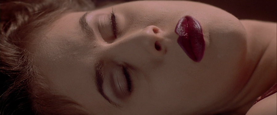 charmed-online-dot-net_EmbraceOfTheVampire5044.jpg