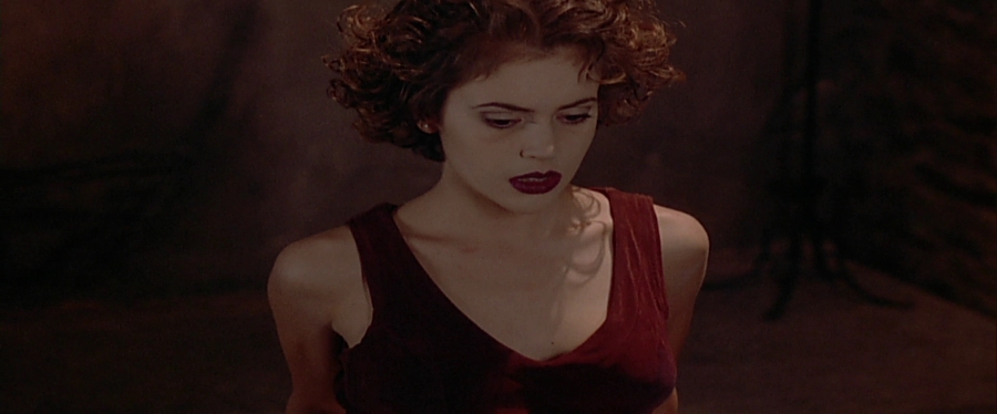 charmed-online-dot-net_EmbraceOfTheVampire5077.jpg