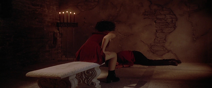 charmed-online-dot-net_EmbraceOfTheVampire5080.jpg