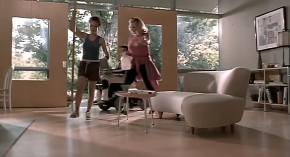 Charmed-Online_dot_nl-HugoPool1518.jpg