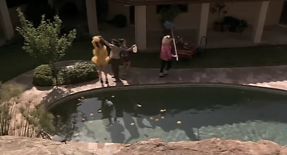 Charmed-Online_dot_nl-HugoPool3315.jpg