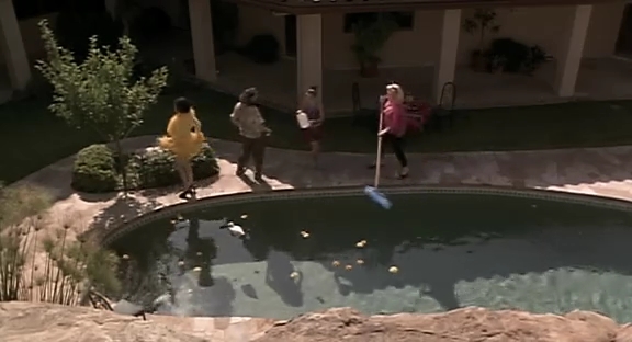 Charmed-Online_dot_nl-HugoPool3317.jpg