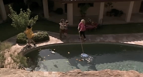 Charmed-Online_dot_nl-HugoPool3319.jpg