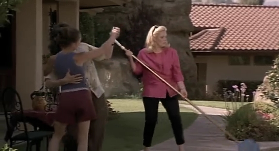 Charmed-Online_dot_nl-HugoPool3330.jpg