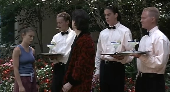 Charmed-Online_dot_nl-HugoPool3773.jpg
