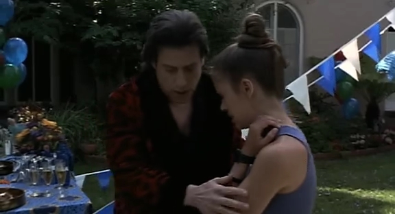 Charmed-Online_dot_nl-HugoPool3845.jpg