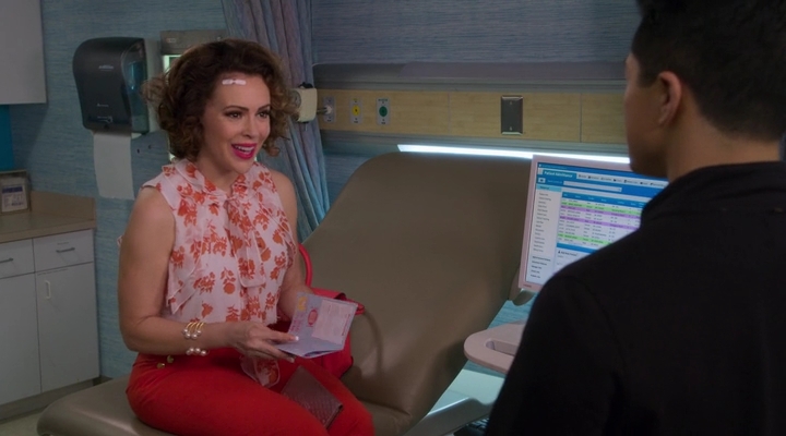 Charmed-Online-dot-nl_Insatiable2x08-00721.jpg