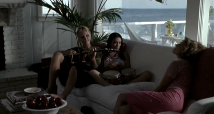 Charmed-Online-dot-nl_KissTheBride0875.jpg