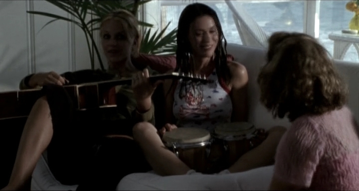 Charmed-Online-dot-nl_KissTheBride0879.jpg