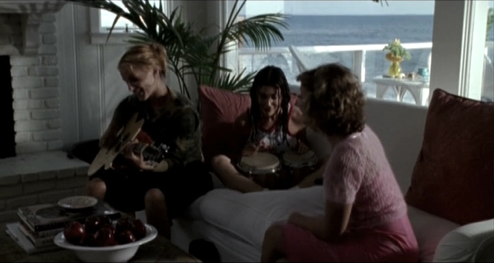 Charmed-Online-dot-nl_KissTheBride0894.jpg