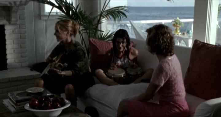 Charmed-Online-dot-nl_KissTheBride0896.jpg