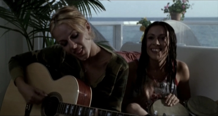 Charmed-Online-dot-nl_KissTheBride0899.jpg