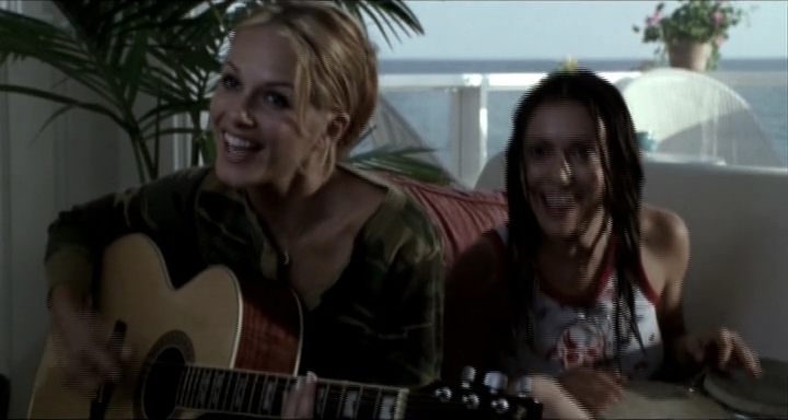 Charmed-Online-dot-nl_KissTheBride0908.jpg