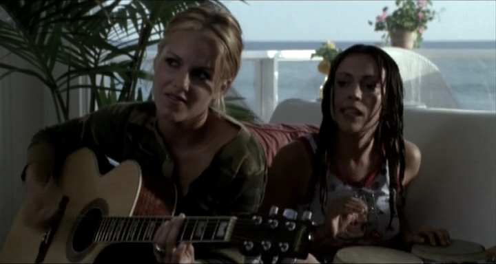 Charmed-Online-dot-nl_KissTheBride0913.jpg