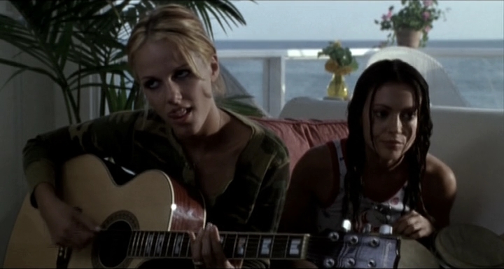 Charmed-Online-dot-nl_KissTheBride0935.jpg