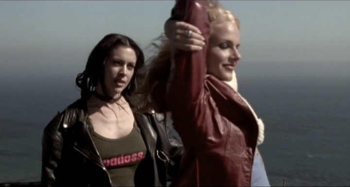 Charmed-Online-dot-nl_KissTheBride1234.jpg