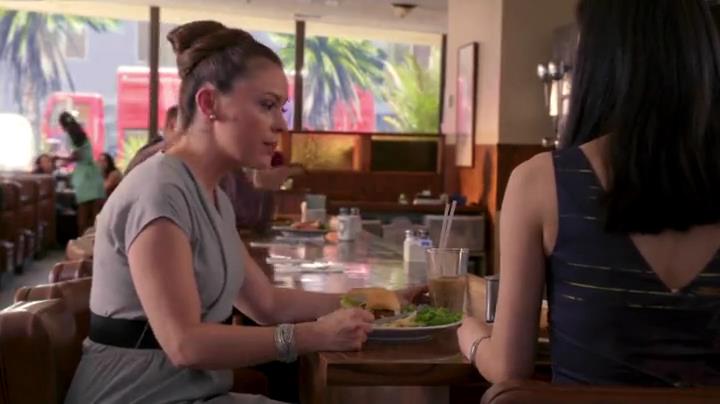 Charmed-Online-dot-net_Mistresses1x02TheMorningAfter0987.jpg