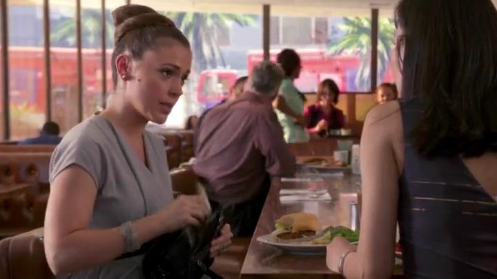 Charmed-Online-dot-net_Mistresses1x02TheMorningAfter1058.jpg