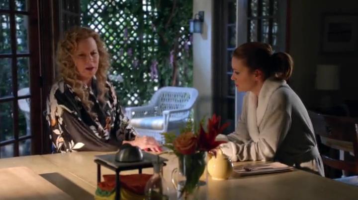 Charmed-Online-dot-net_Mistresses1x09GuessWhosComingtoDinner1954.jpg