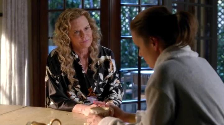 Charmed-Online-dot-net_Mistresses1x09GuessWhosComingtoDinner1970.jpg