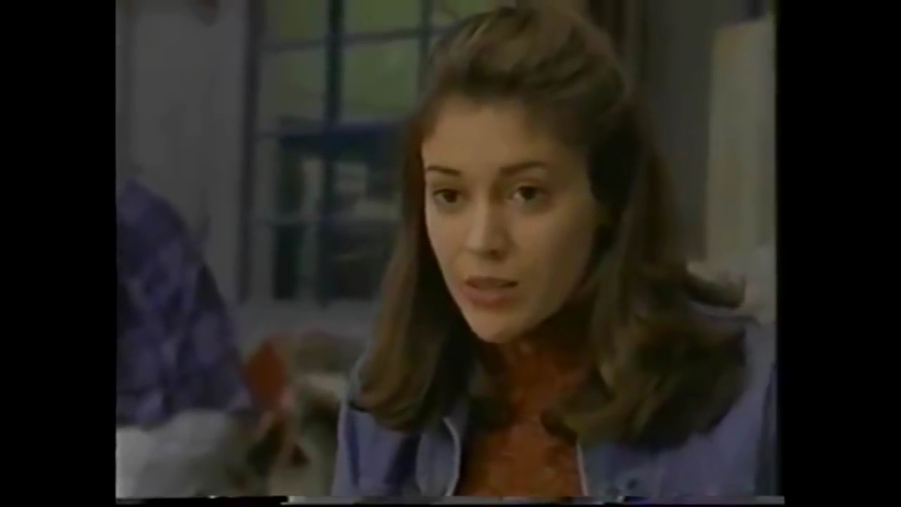 Charmed-Online-dot-NL_TheSurrogate1123.jpg