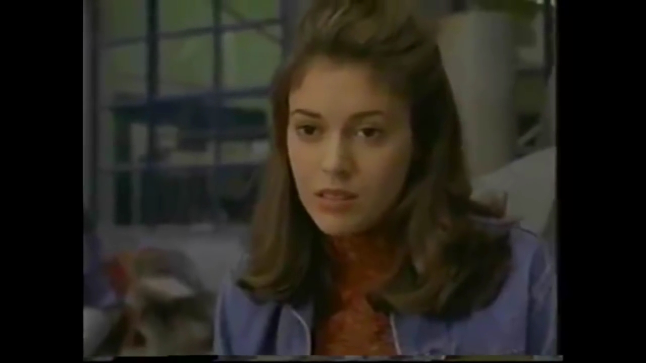 Charmed-Online-dot-NL_TheSurrogate1128.jpg